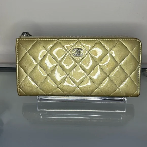 BLACK FRIDAY GIVEAWAY! Chanel Patent Leather Quilted Champagne Wallet - Picture 2 of 16